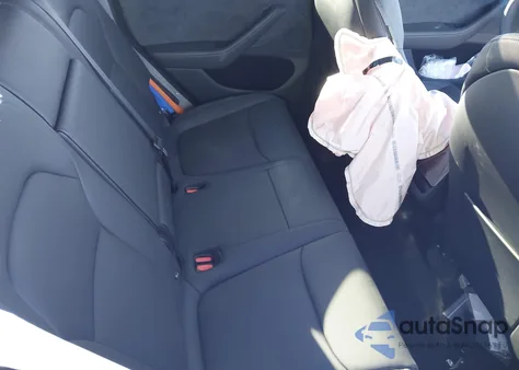 2026 Tesla Model Y Premium Rear-Wheel Drive/Standard Rear-Wheel Drive z USA, uszkodzony, nr VIN 7SAYGDED1TF397423